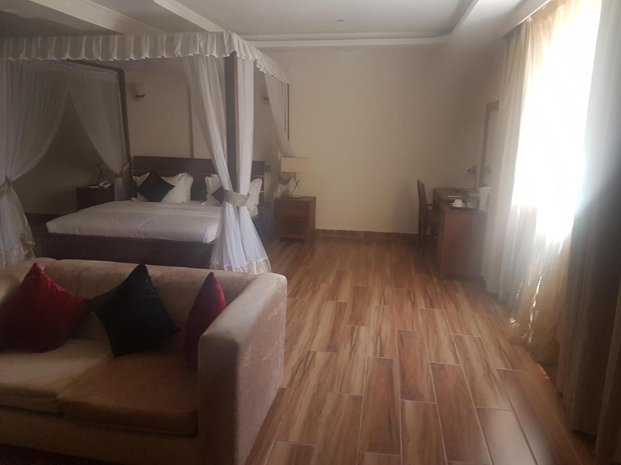 The Vic Hotel Kisumu Esterno foto