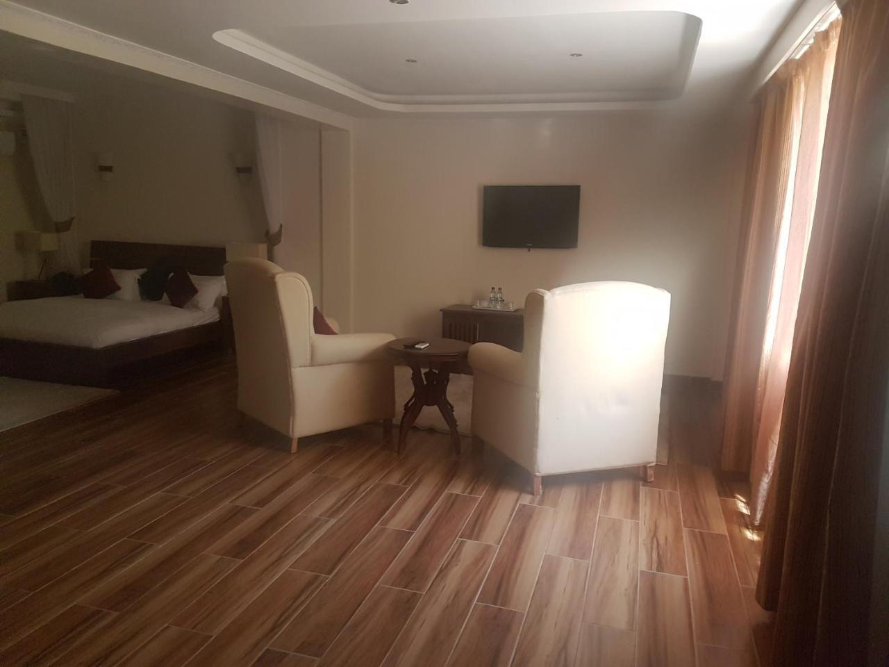 The Vic Hotel Kisumu Esterno foto